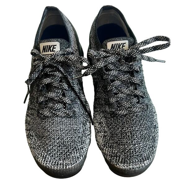 RARE Women's Nike Air Vapormax Flyknit Black / White 7 - Picture 1 of 10
